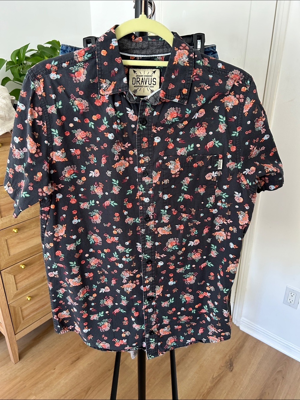 Dravus Button Up. Size small. PTP 20”.
